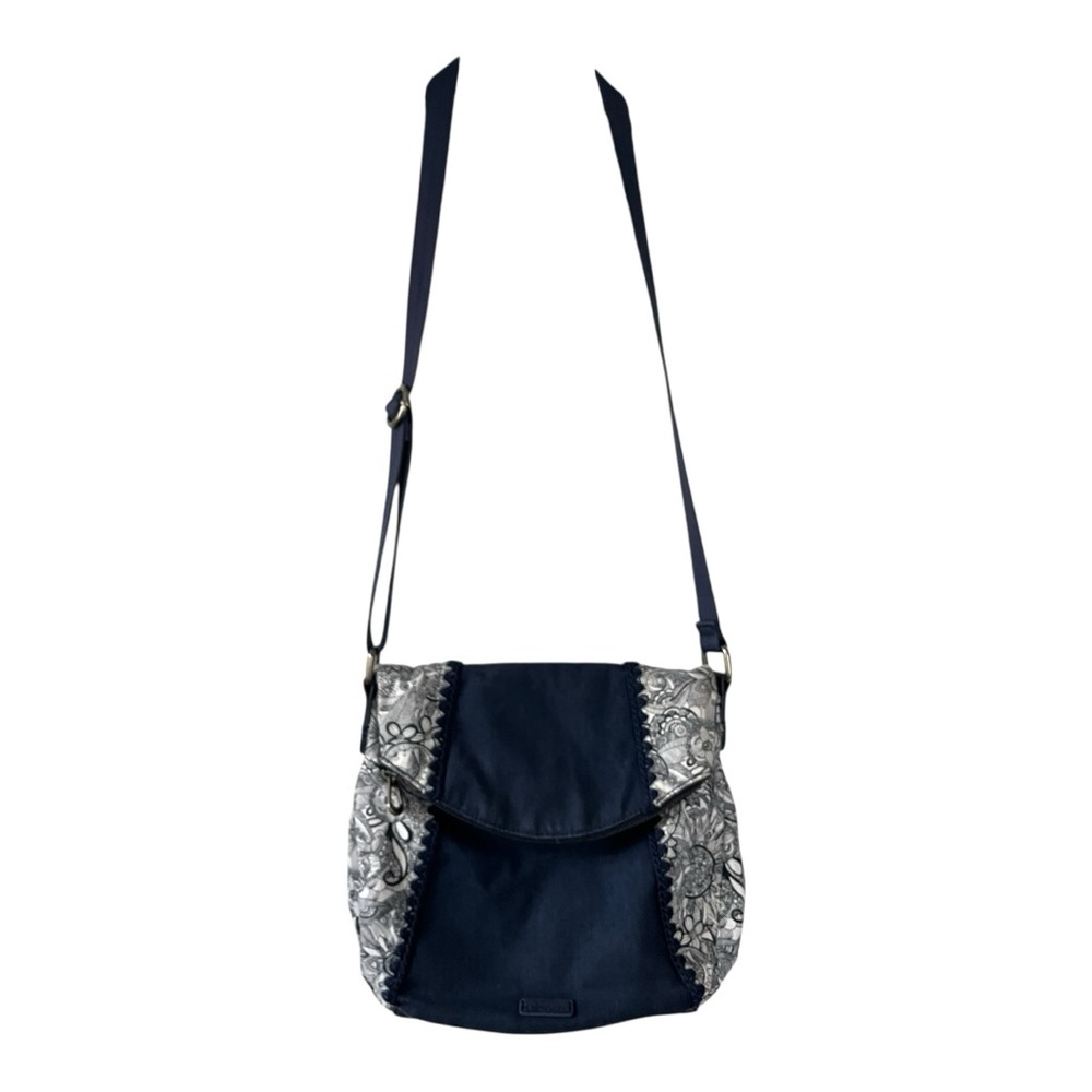 Sakroots crossbody bag with adjustable strap - Picture 3 of 16